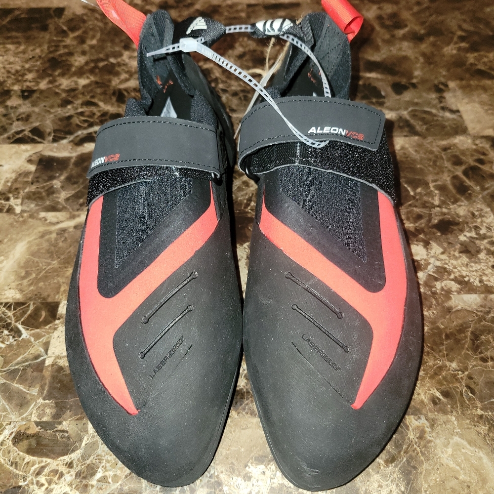 ALEON Red and Black Climbing Shoes